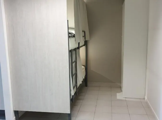 Porta Real No Bike Storage ホステル