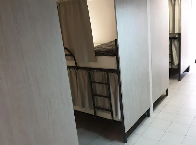 Porta Real No Bike Storage ホステル *